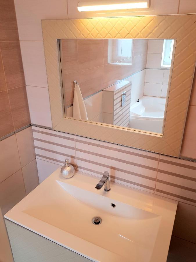 Luxurious Apartment With Balconies In Downtown Bp Budapest Exterior photo
